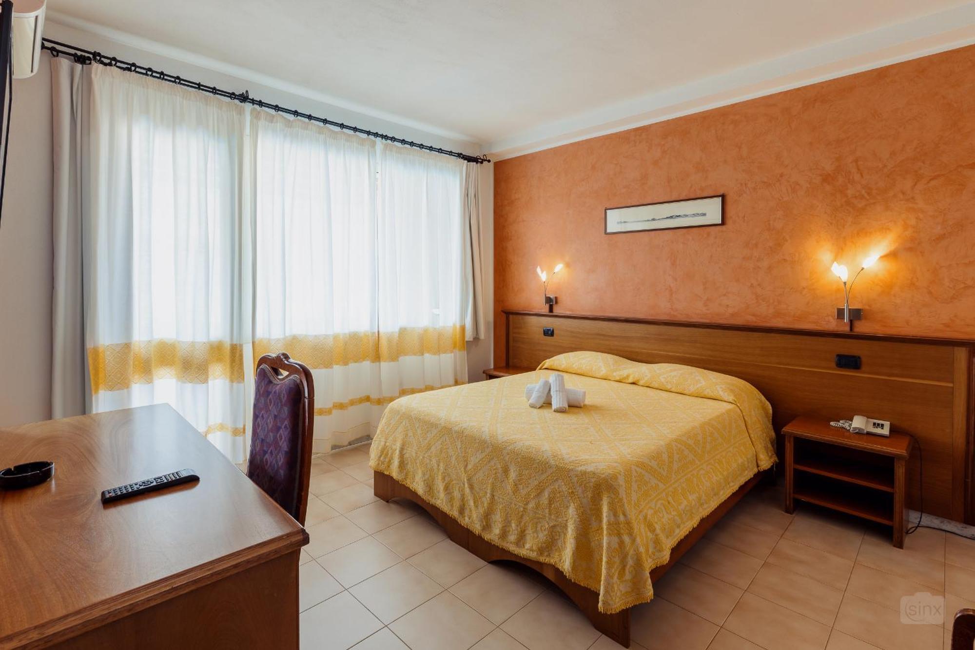Malaspina Hotel & Resort Bosa Exterior photo